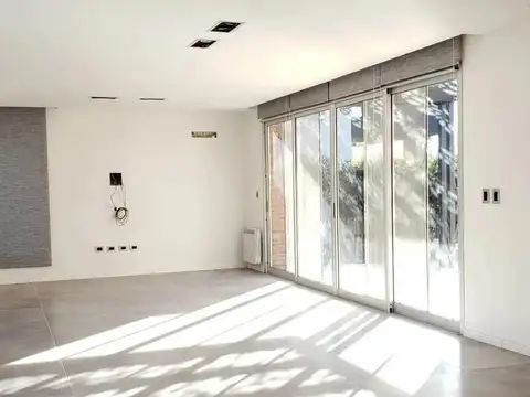 Casa en Alquiler en Funes, USD 2.800