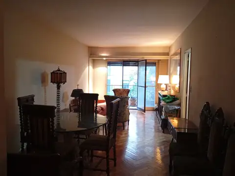 Presidente José Evaristo Uriburu 500, Piso 1