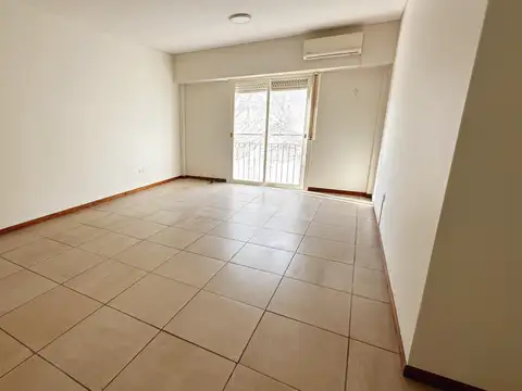 Departamento de 3 ambientes con terraza propia!