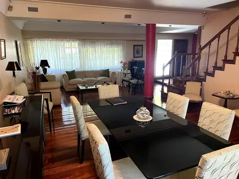 Casa en Venta con 2 cocheras