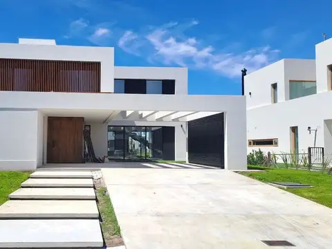 Venta Casa a estrenar en Greenvile, Barrio A