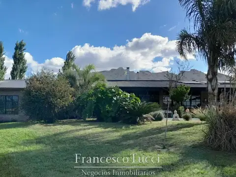 Casa 6 ambientes con pileta en San Roque Comarcas de Luján