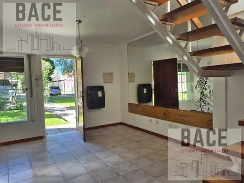 MARIANO MORENO Y RUTA 151 -  PETIT CHALET REMODELADO A NUEVO - CIPOLLETTI