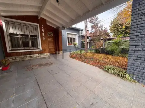 VENTA CASA 4 AMBIENTES, PATIO Y COCHERA EN CIUDAD JARDIN. APTO CRÉDITO. ACEPTA PERMUTA