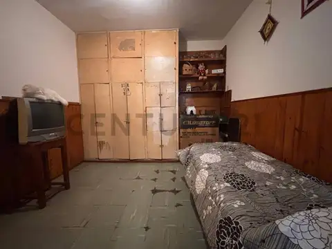 VENTA CASA 4 AMBIENTES, PATIO Y COCHERA EN CIUDAD JARDIN. APTO CRÉDITO. ACEPTA PERMUTA