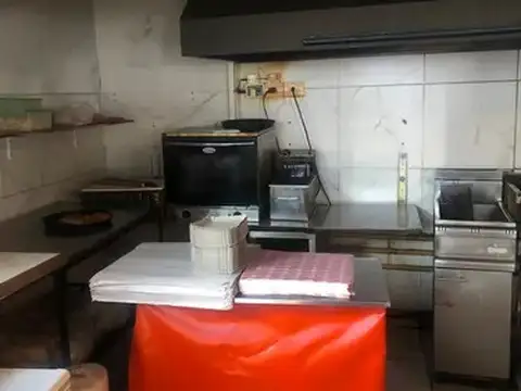 VENTA DE IMPORTANTE LOCAL EN TRADICIONAL ESQUINA DE SAN TELMO CON RENTA 