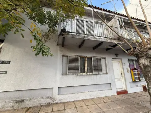 Departamento de 3 ambientes con cochera en Bernal centro