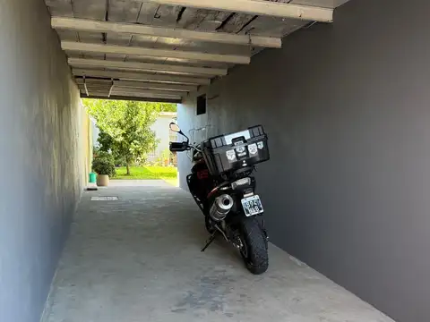 Casa 7 ambientes con 2 baños