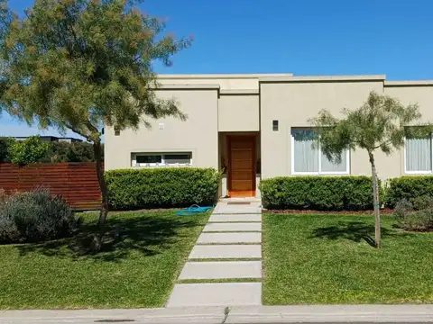 Casa  en Venta en Santa Elena, Pilar, G.B.A. Zona Norte