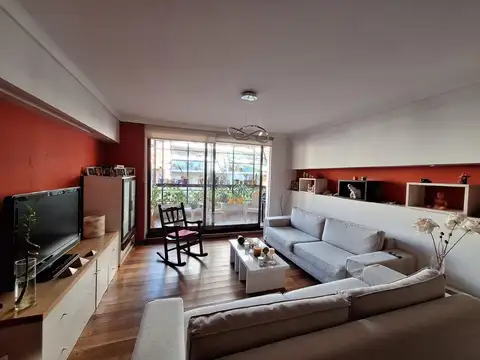 CÓMODO SEMIPISO 4 AMBIENTES CON BALCÓN AL FRENTE