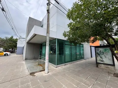 Guemes esq. Sarmiento