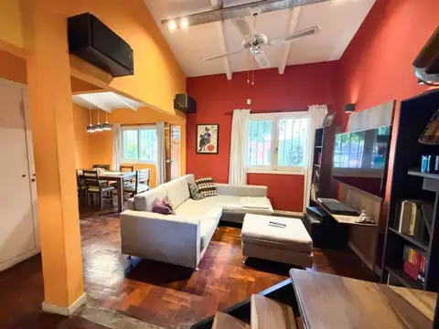 Casa en Venta con 3 cocheras