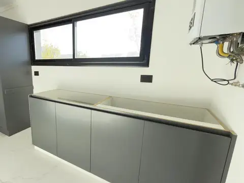 Casa 6 ambientes con 2 baños