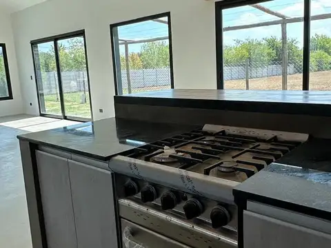 Casa en Venta con 3 cocheras