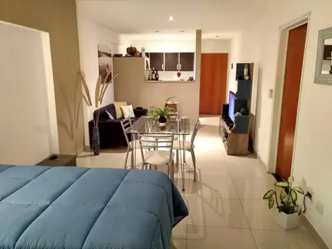 Departamento al frente con balcón