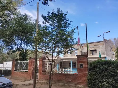 "Amplia Casa en Cosquín cerca de Ruta"