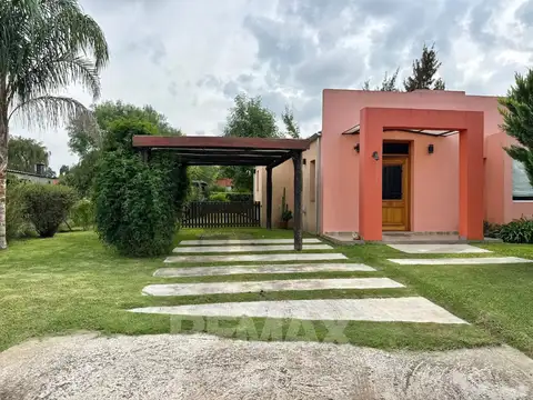 Casa en Venta con 2 cocheras