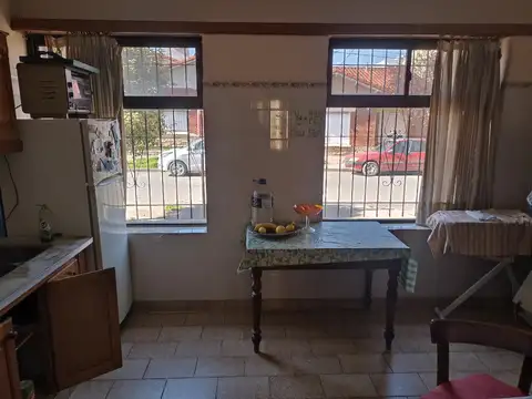 Casa 7 ambientes con 4 baños
