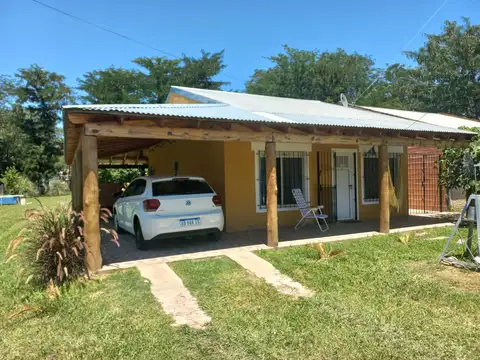 Casa Con Amplio Parque En Venta, Villars