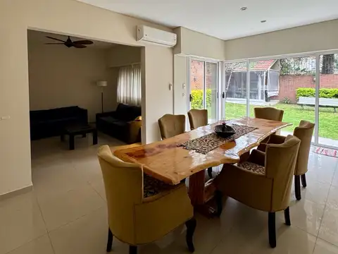 Casa en venta en Villa Devoto, 3 dormitorios   playroom, jardin y cochera.