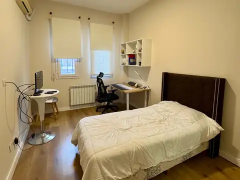 Casa en venta en Villa Devoto, 3 dormitorios   playroom, jardin y cochera.