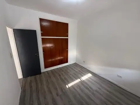 Depto Tipo Casa en Venta en Ramos Mejia Sur, USD 80.000