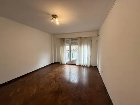 Departamento de 3 ambientes con dependencia y Balcón