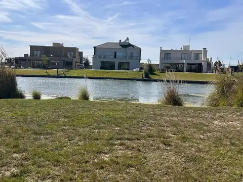 LOTE EN VENTA A LA LAGUNA BARRIO SAN LUCAS CANNING