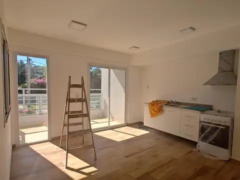 Departamento 2 ambientes, con cochera, Moreno centro.