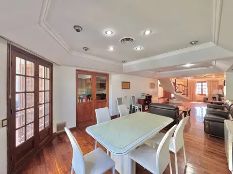 VENTA CASA 8 AMBIENTES FLORES