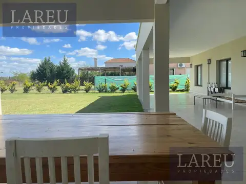 Casa 6 ambientes con 3 baños