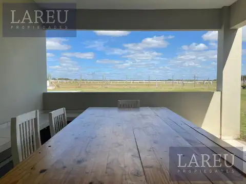 Casa en Alquiler Temporal con 2 cocheras