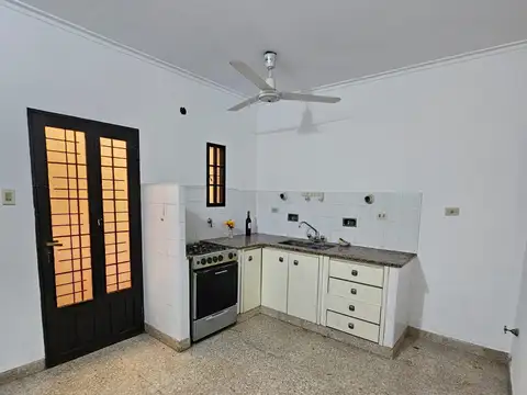 Local en Alquiler en Los Hornos, $ 390.000