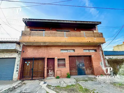 Casa 8 ambientes con 3 baños