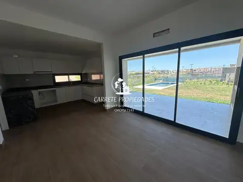Oportunidad! Casa en venta con pileta. Barrio Santa Lucia. Pilar 100
