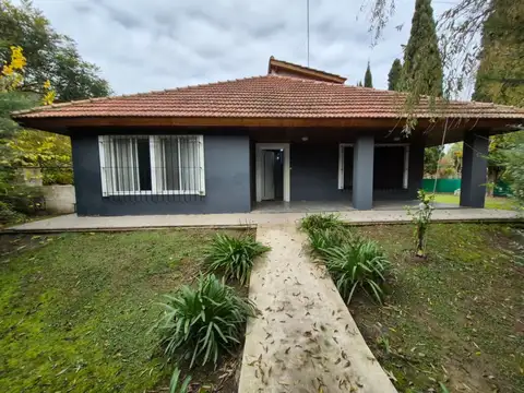 Casa en Venta con 3 cocheras