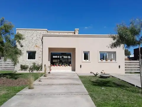 Casa en Venta 4 ambientes en Santa Sofia, Pilar Del Este