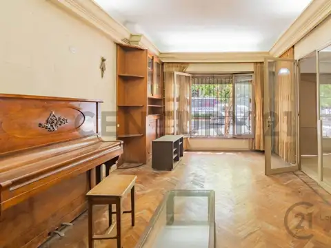 Casa 6 ambientes con 2 baños