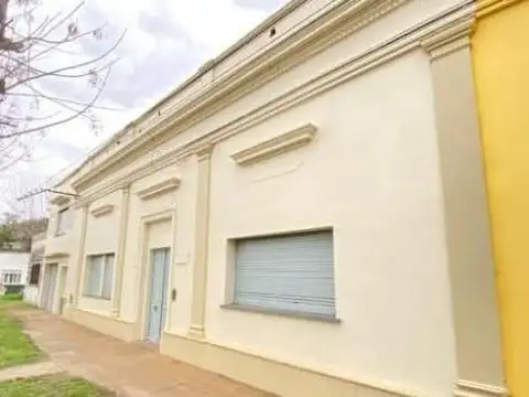 Casa en venta - 4 Dormitorios 3 Baños - Cochera - 388Mts2 - Villa Ramallo