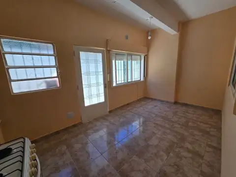 Depto Tipo Casa en Alquiler de 1 dormitorio