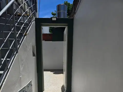 PH de 2 Ambientes al Fondo — Ramos Mejía