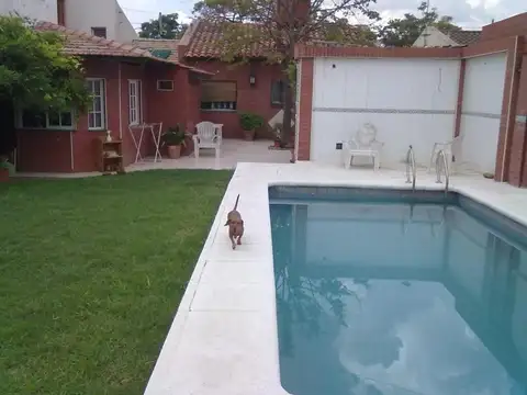 Impecable Chalet con Piscina en Los Alamos, calle Morales