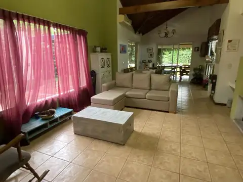 Casa en Alquiler con 2 cocheras