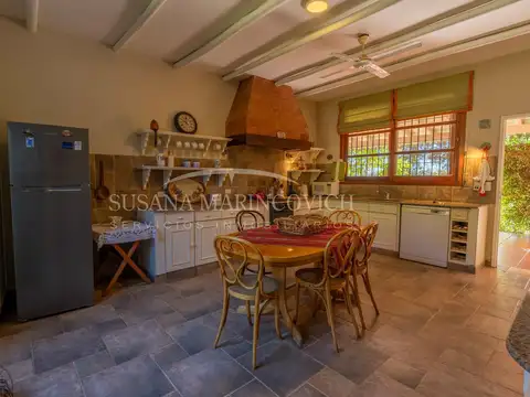 Casa 5 ambientes con 3 baños