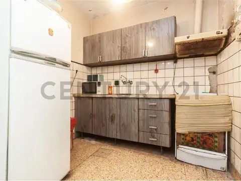 CASA VENTA  3 AMB.PATERNAL C/LOCAL Y GARAGE A RECICLAR