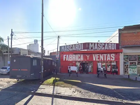 Local Comercial / Industrial 213 m² s/Avenida - V. Luzuriaga