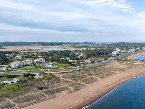 Departamento en venta frente al mar de 4 suites en barrio cerrado Veramansa