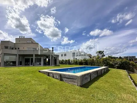 Casa en Alquiler de 3 dormitorios, pileta climatizada, Cabos del Lago, Nordelta