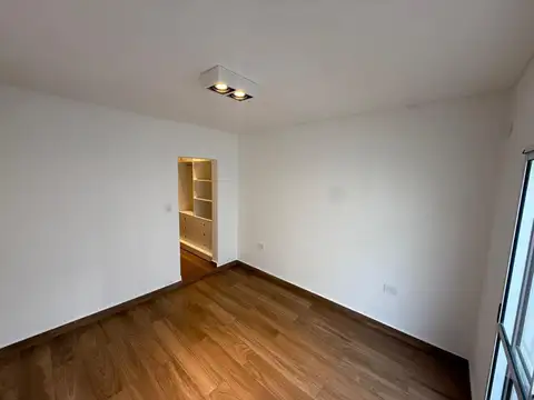 VENTA-CASA-INTERNO UNICO-DOS DORMITORIOS-MUY LUMINOSO-SARGENTO CABRAL