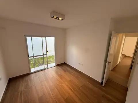Casa 5 ambientes con 1 baño